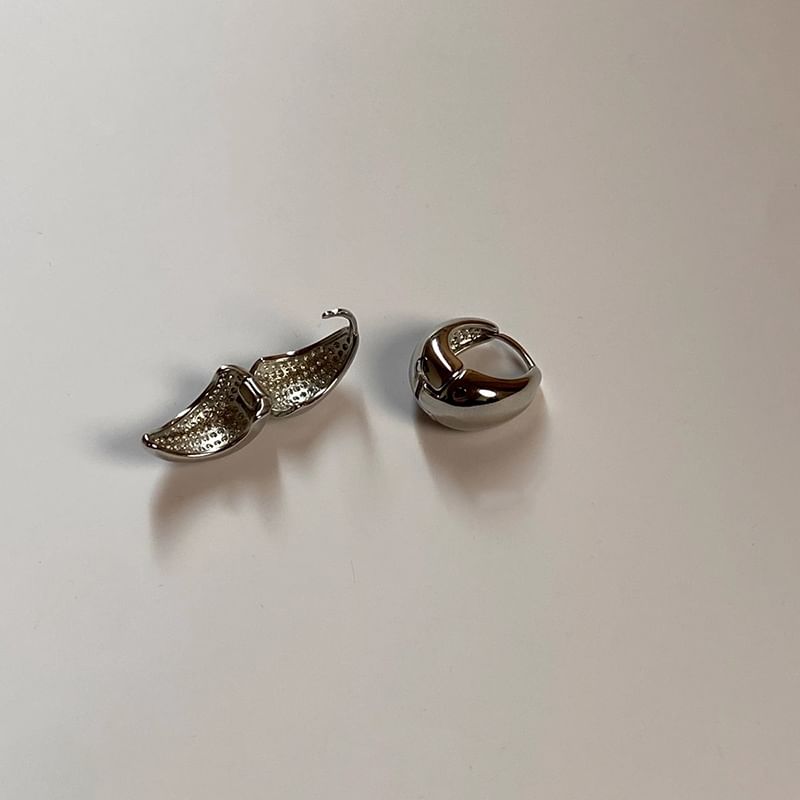 Huggie Earring Metallic FashionChic