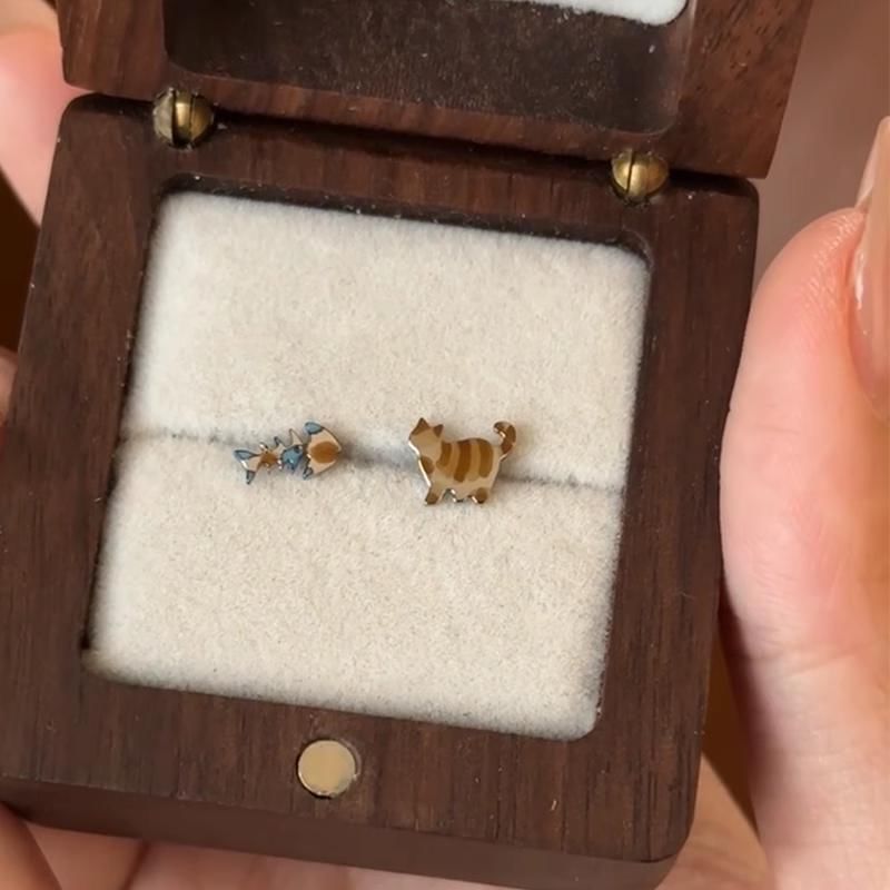 Fish Asymmetrical Alloy Earring Cat Stud FashionChic