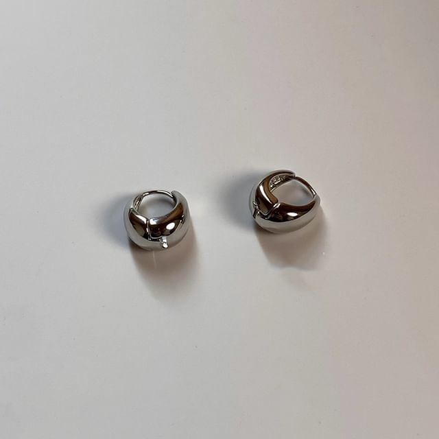 Huggie Earring Metallic FashionChic
