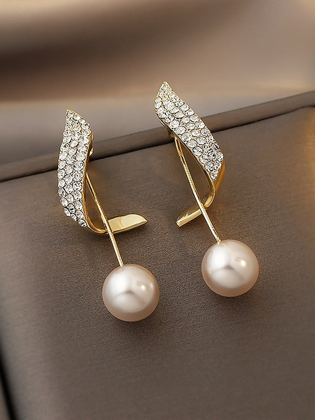 Elegant Earrings Crystal with – Gold-Plated Pearl Detailing FashionChic