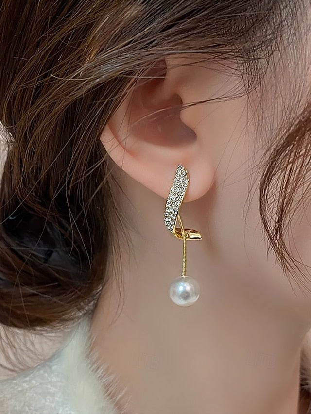 Elegant Earrings Crystal with – Gold-Plated Pearl Detailing FashionChic
