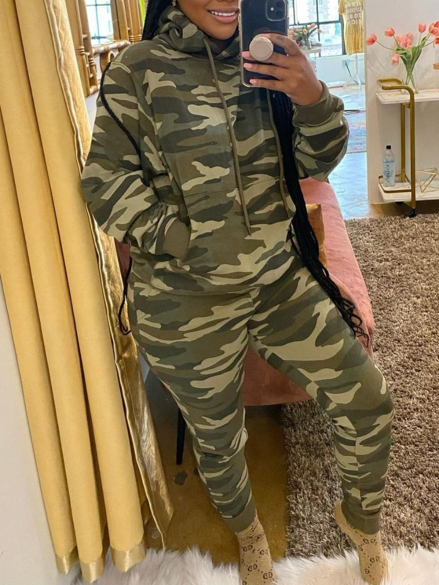 Plus Size Camo Print Kangaroo Pocket Tracksuit Set AT9059