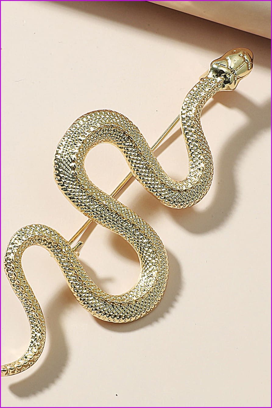 Fashion geometric snake-shaped alloy brooch F3468 - Furdela Wholesale