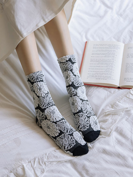 3 Pairs Women Artsy Flower Jacquard Black White Socks AT1018 BUYKUD