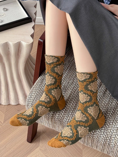 Embossing Women Pairs Socks 5 Artsy Flower Mid-Heel FashionChic