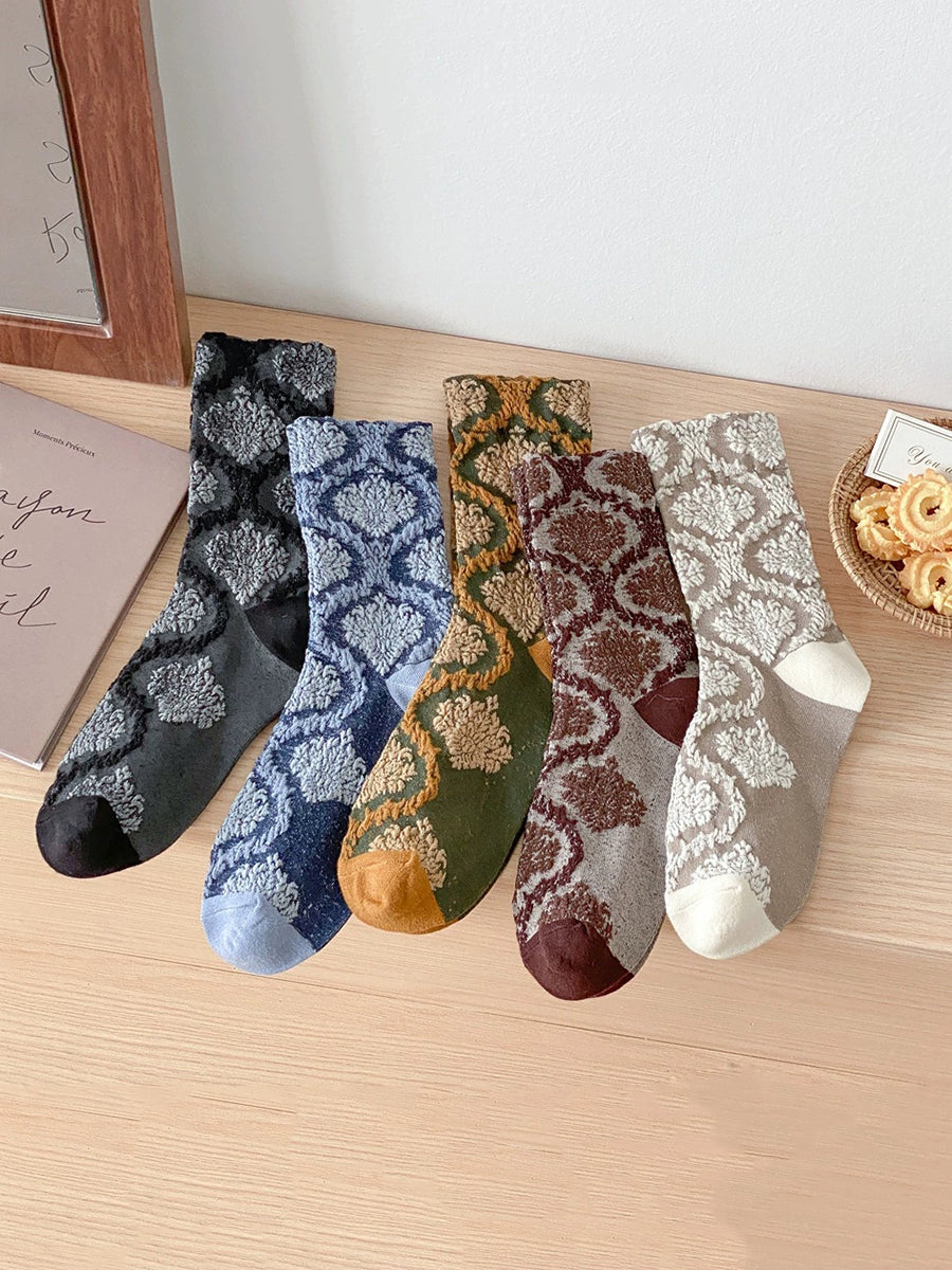 Embossing Women Pairs Socks 5 Artsy Flower Mid-Heel FashionChic