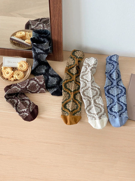 Embossing Women Pairs Socks 5 Artsy Flower Mid-Heel FashionChic