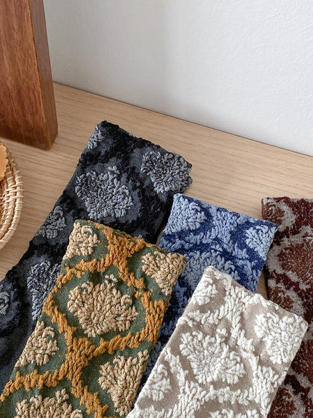 Embossing Women Pairs Socks 5 Artsy Flower Mid-Heel FashionChic