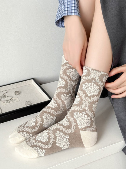 Embossing Women Pairs Socks 5 Artsy Flower Mid-Heel FashionChic