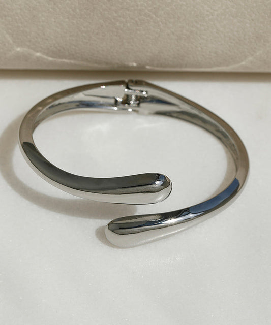 Boutique Silk Metal Asymmetrical Smooth Surface Cuff QU007 JEW-BAN241007