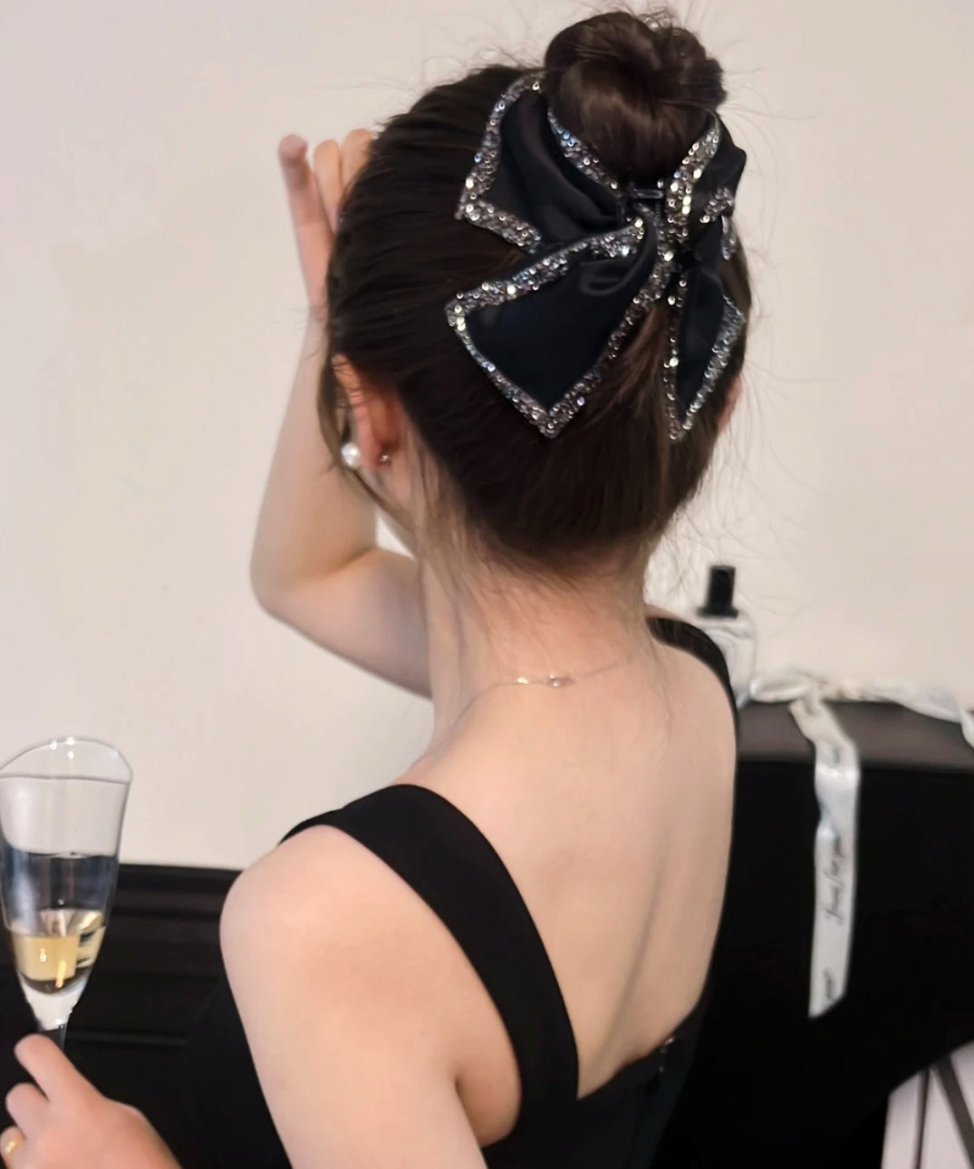 Chic Black Zircon Bow Shark Clamp Hairpin QU052 JEW-HAI241007