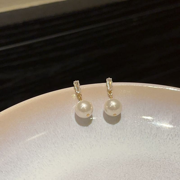 Drop Pearl Clip-On Earring Faux / FashionChic