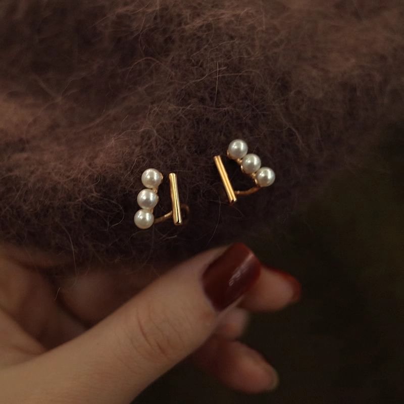Pearl Stud Faux Earring FashionChic