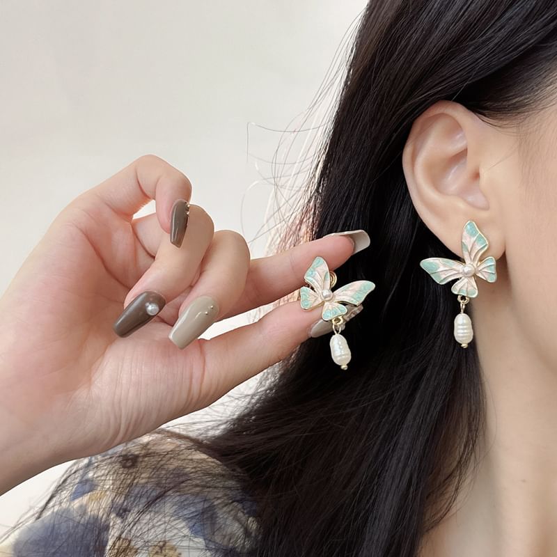 Clip On Earring / Faux Enamel Pearl Drop Butterfly FashionChic