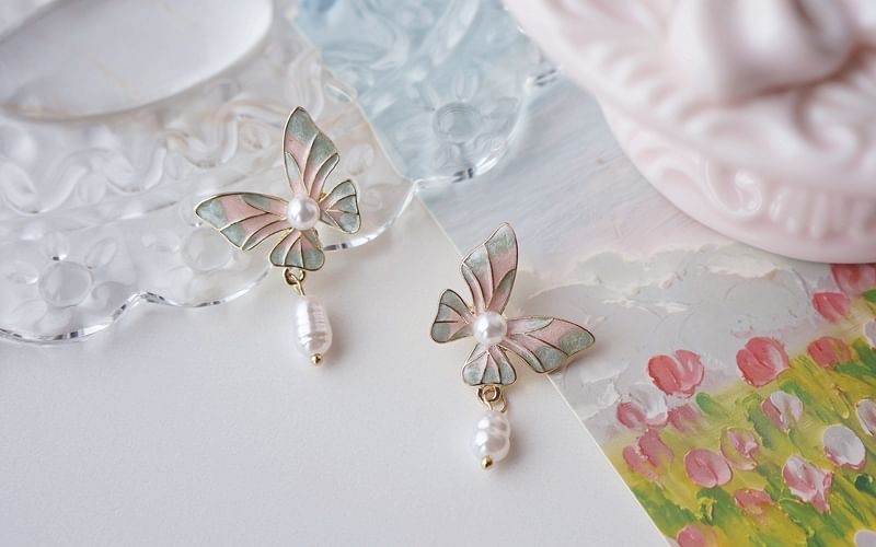 Clip On Earring / Faux Enamel Pearl Drop Butterfly FashionChic