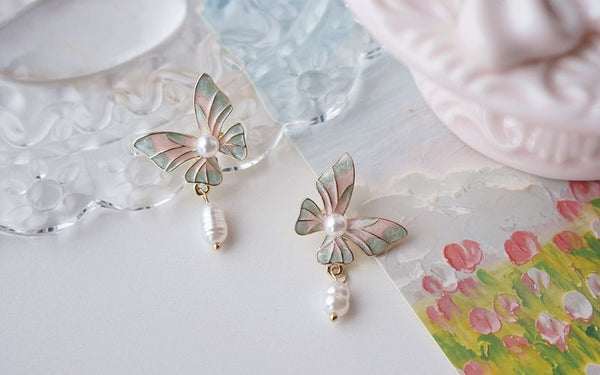 Clip On Earring / Faux Enamel Pearl Drop Butterfly FashionChic