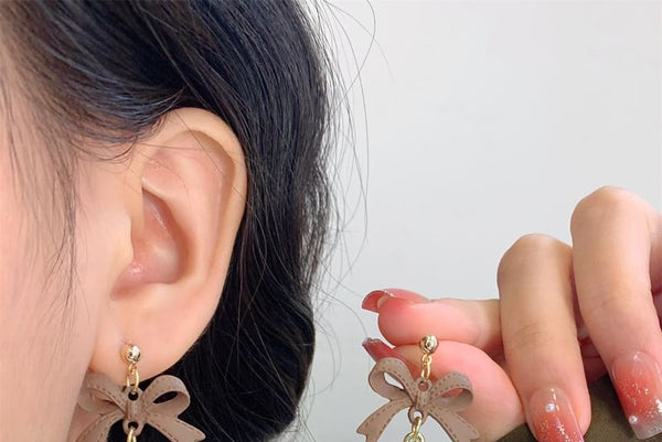 Pearl Earring / Pom Faux Bow Drop Clip-On FashionChic