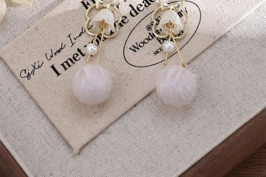 Pearl Earring / Pom Faux Bow Drop Clip-On FashionChic