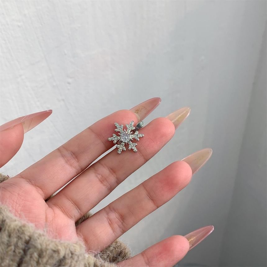 Rhinestone Snowflake Cuff Ear FashionChic