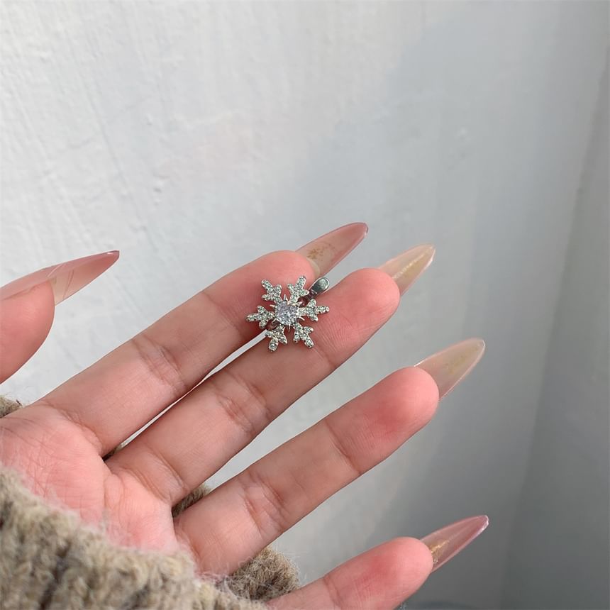 Rhinestone Snowflake Cuff Ear FashionChic