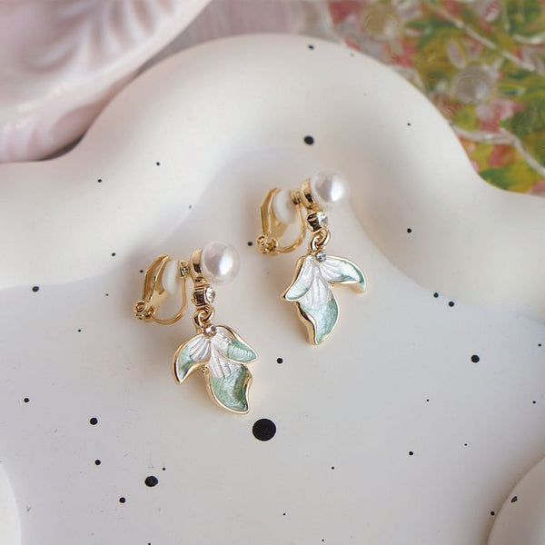 Clip-On Faux Pearl Flower Drop Rhinestone / Earring FashionChic