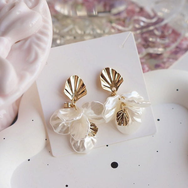 Clip-On Drop / Earring Fringed Shell FashionChic