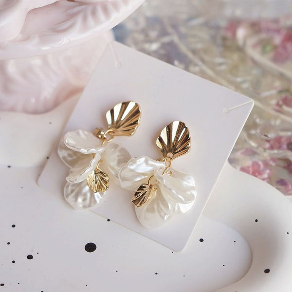 Clip-On Drop / Earring Fringed Shell FashionChic