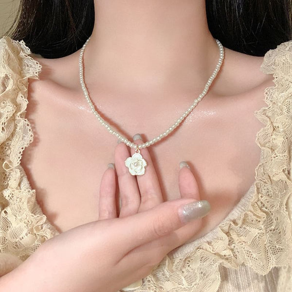 Flower Pendant Necklace FashionChic