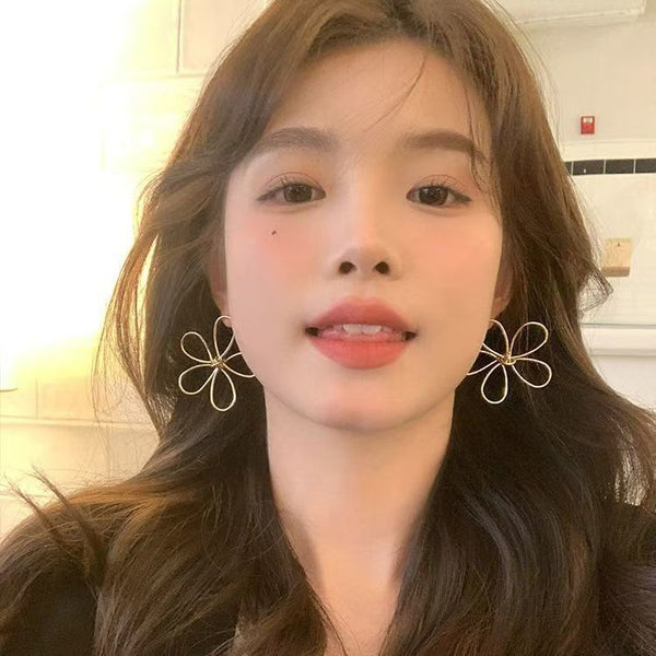 Floral Stud Alloy Earring Wirework FashionChic