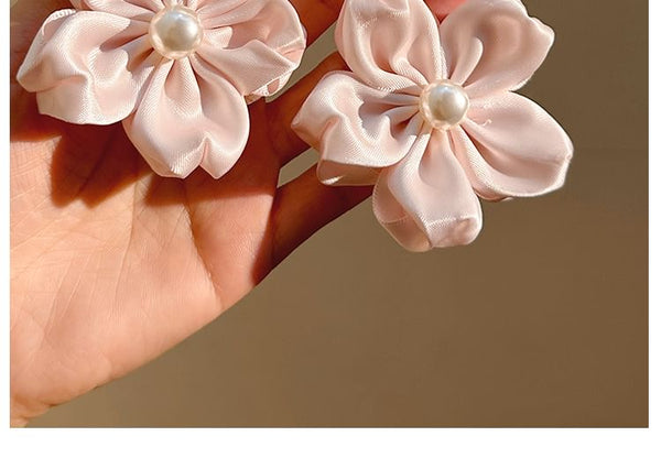 Pearl Set Hair Faux Clip / Flower FashionChic