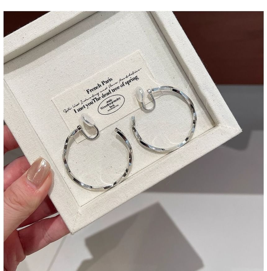 Earring Twisted Hoop FashionChic