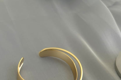 Bangle Cross Plain FashionChic