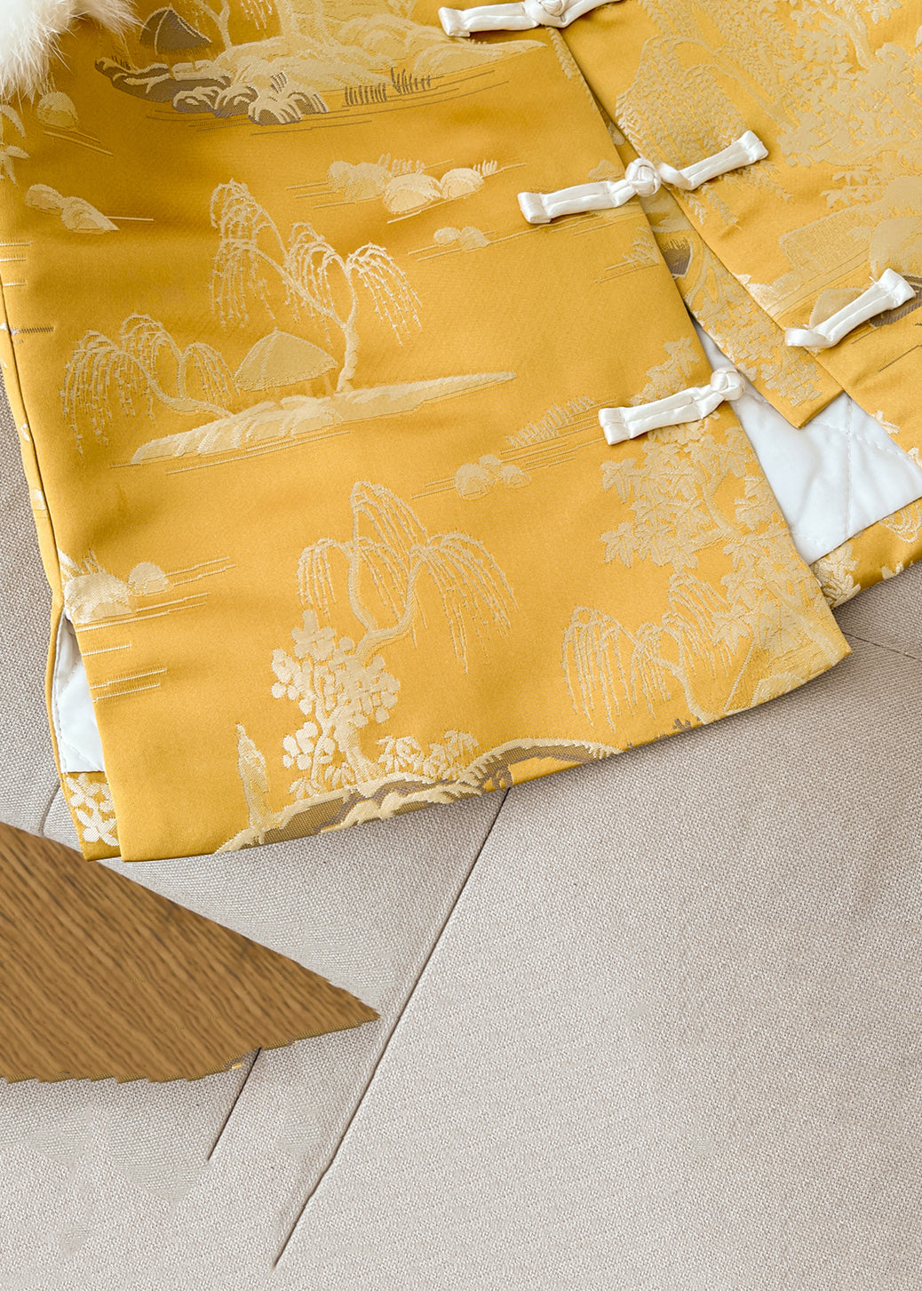 Original Yellow Button Fluffy Silk Sleeveless Waistcoat Stand Collar QO077 MZF-DJK241008