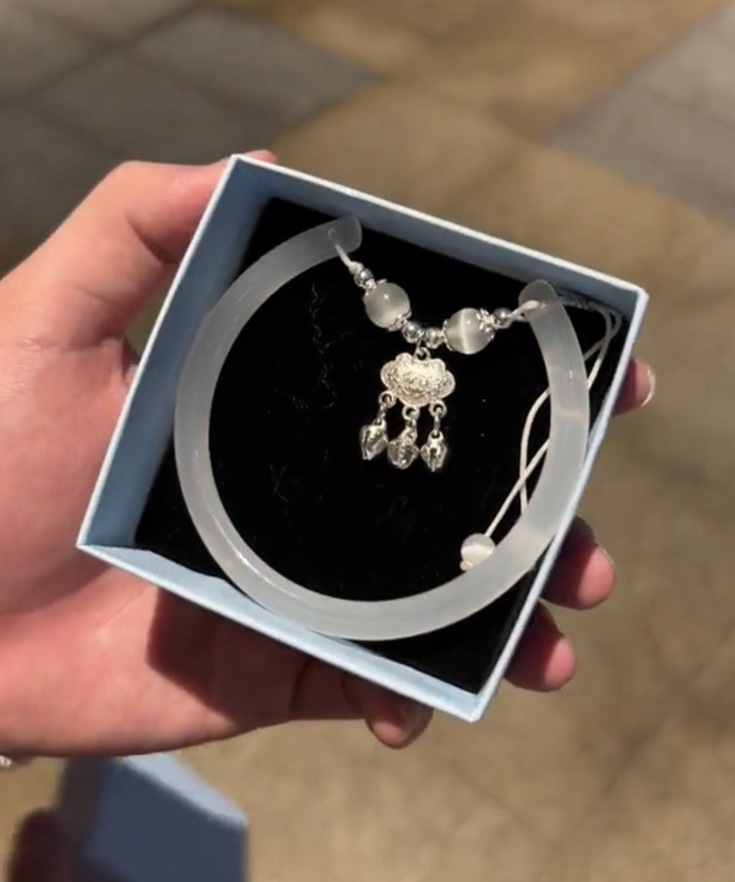 Simple White Acrylic Safety Lock Tassel Charm Bracelet GH1039 Ada Fashion