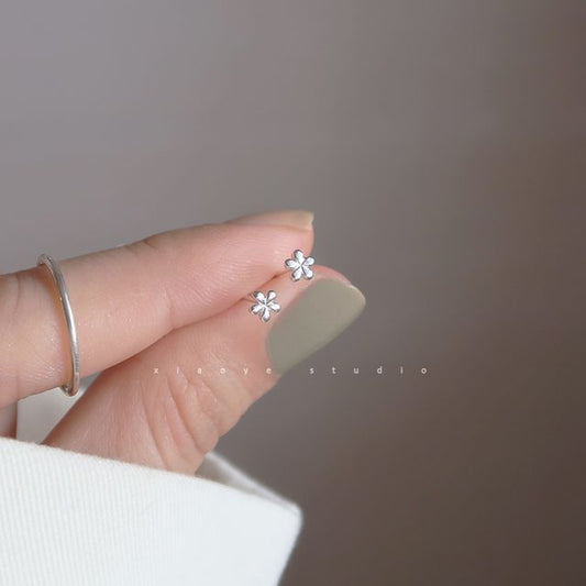 Floral Stud Earring Silver FashionChic