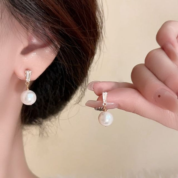 Drop Pearl Clip-On Earring Faux / FashionChic