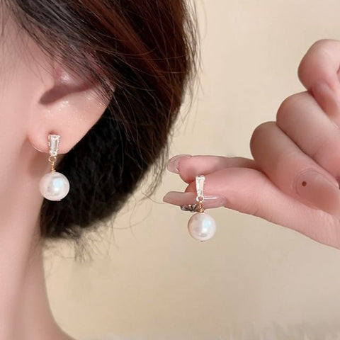 Drop Pearl Clip-On Earring Faux / FashionChic