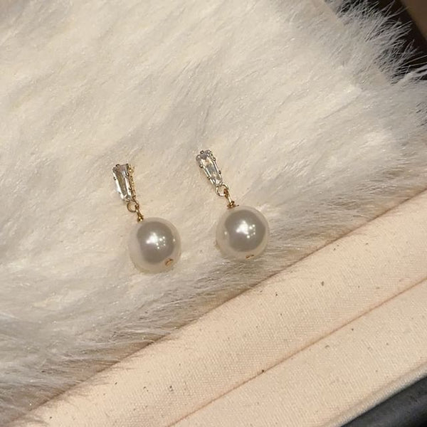 Drop Pearl Clip-On Earring Faux / FashionChic