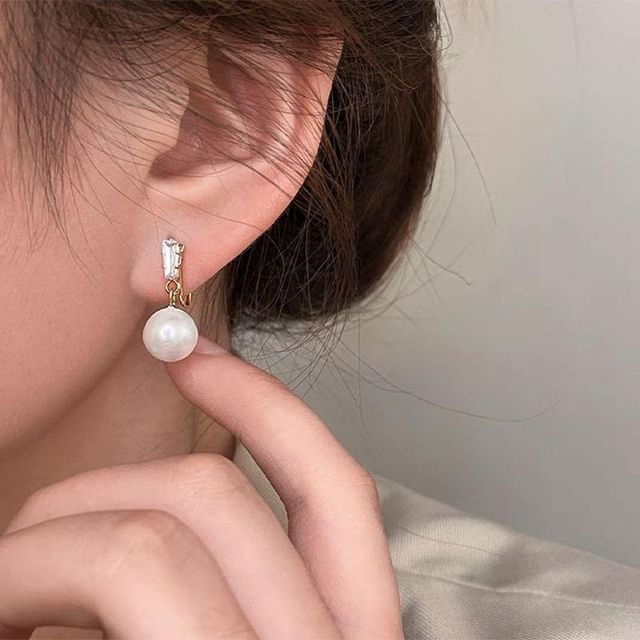 Drop Pearl Clip-On Earring Faux / FashionChic