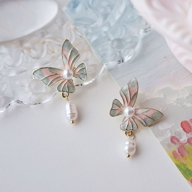 Clip On Earring / Faux Enamel Pearl Drop Butterfly FashionChic