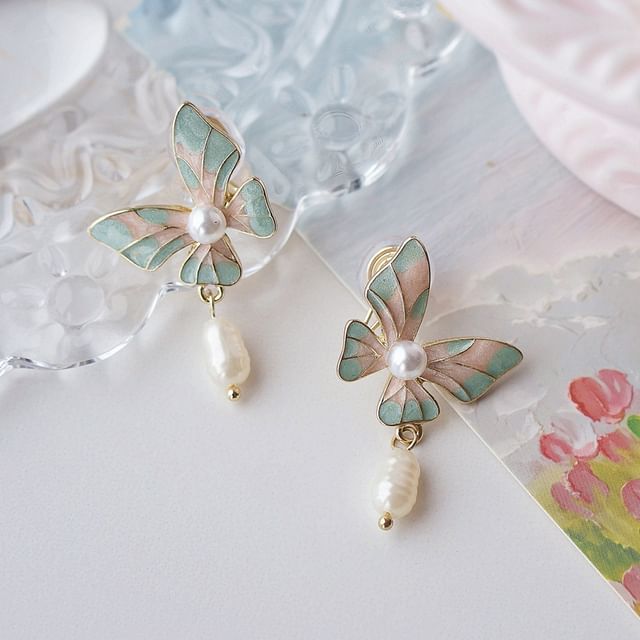 Clip On Earring / Faux Enamel Pearl Drop Butterfly FashionChic