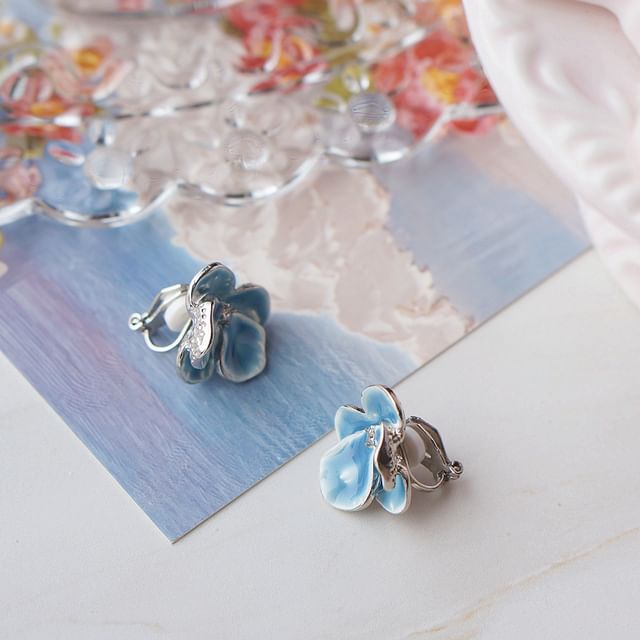 Clip Stud Enamel Earring On Orchid / FashionChic