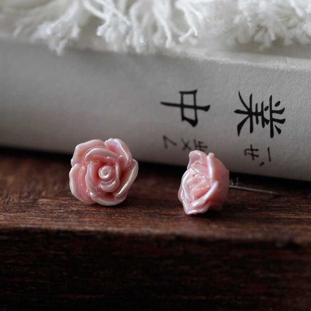 Earring Stud Floral FashionChic