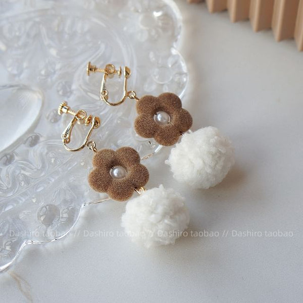 On / Heart Drop Earring Pom Clip FashionChic