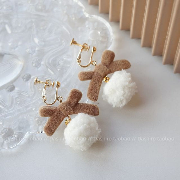 On / Heart Drop Earring Pom Clip FashionChic