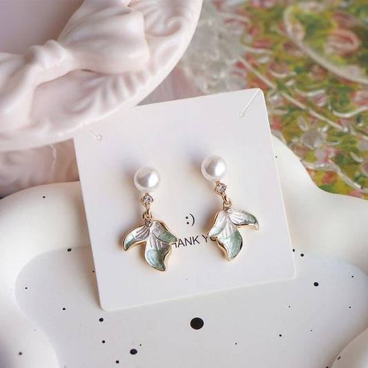 Clip-On Faux Pearl Flower Drop Rhinestone / Earring FashionChic