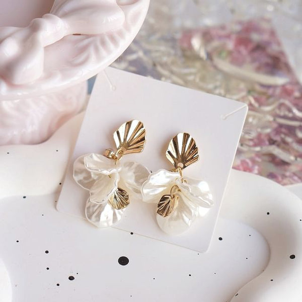 Clip-On Drop / Earring Fringed Shell FashionChic