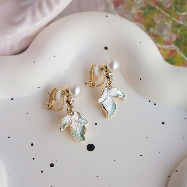 Clip-On Faux Pearl Flower Drop Rhinestone / Earring FashionChic