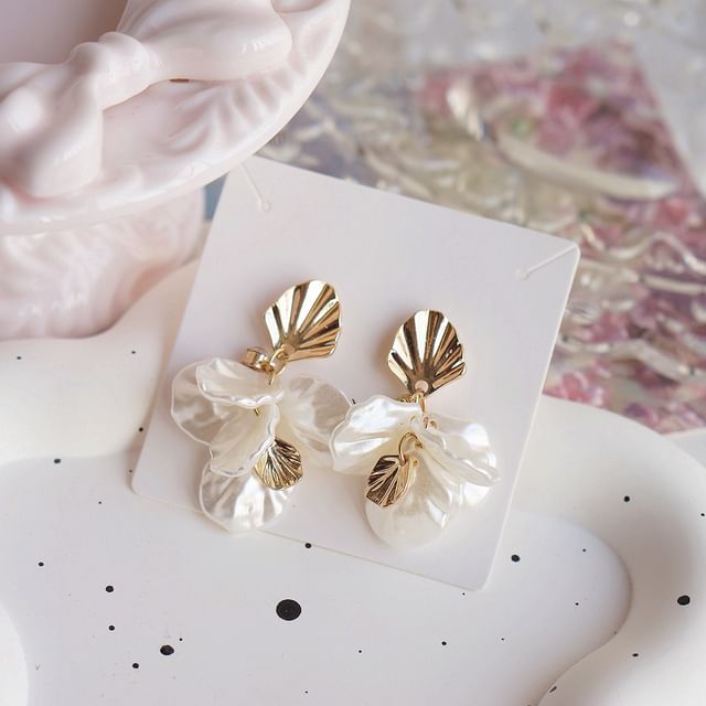 Clip-On Drop / Earring Fringed Shell FashionChic