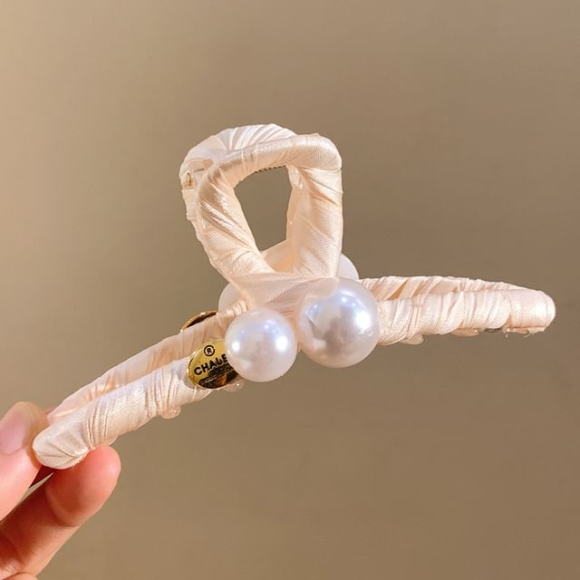 Faux Pearl Claw Hair FashionChic